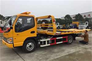 洮北哪里有拖车服务